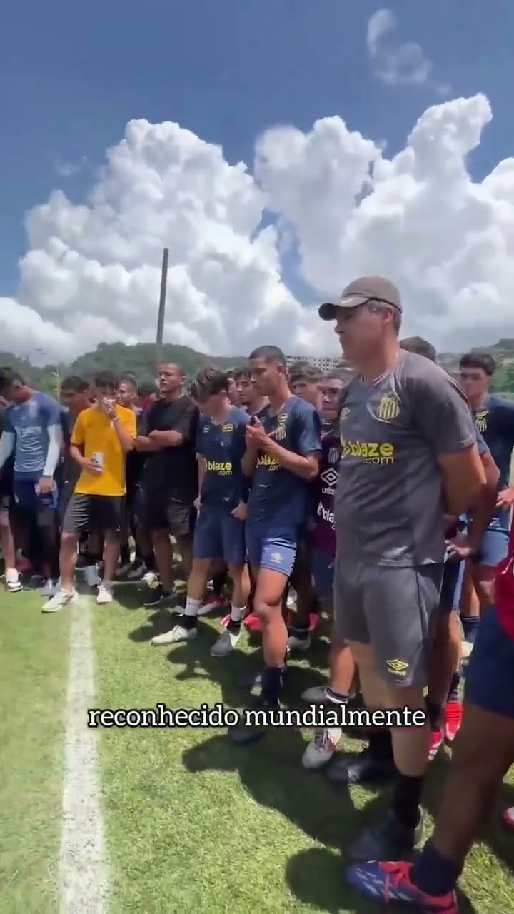 DE MENINO DA VILA PRA MENINO DA VILA!! ?? A molecada do Santos foi à loucura com o Neymar #shorts